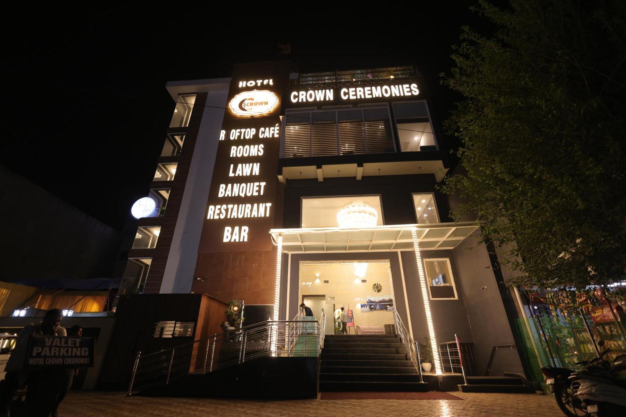 Crown Ceremonies Hotel Фаридабад Екстериор снимка