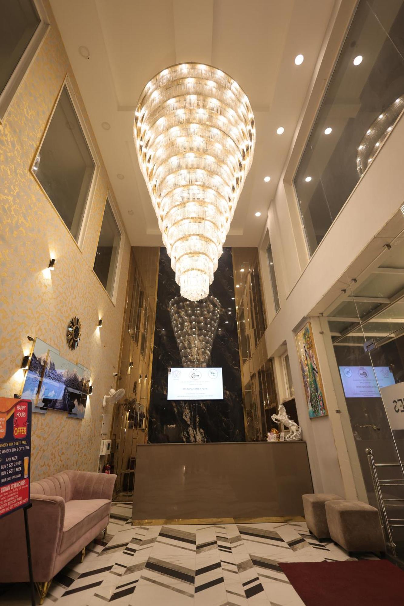 Crown Ceremonies Hotel Фаридабад Екстериор снимка